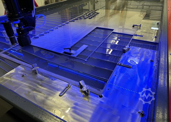 Water jet cutting system OMAX MAXIEM 2040 3D