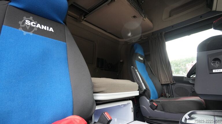 Suitcase Scania R 400 6x2 closed box in combo with trailer