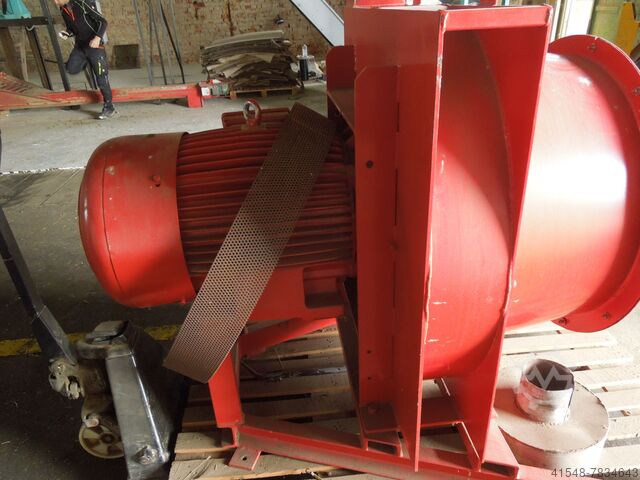 Cutting mill for pellets or grain