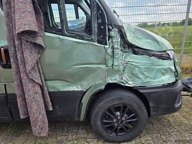 High top van IVECO 35S18 Kastenwagen Maxi hoch&lang, Unfall