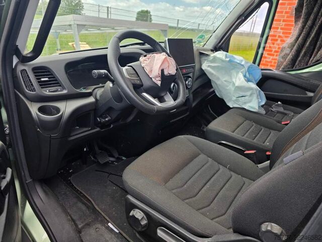 High top van IVECO 35S18 Kastenwagen Maxi hoch&lang, Unfall