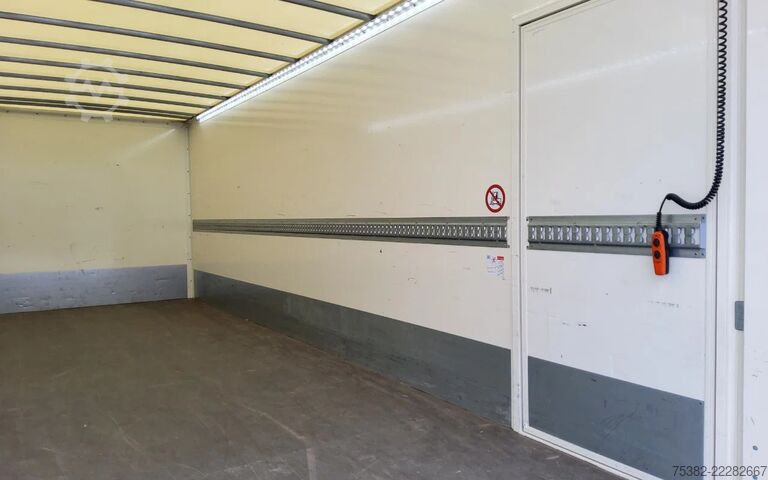 Suitcase Renault D 250 P4x2 MED - 05-BZK-1 - LUCHTGEVEERDE VOORA...