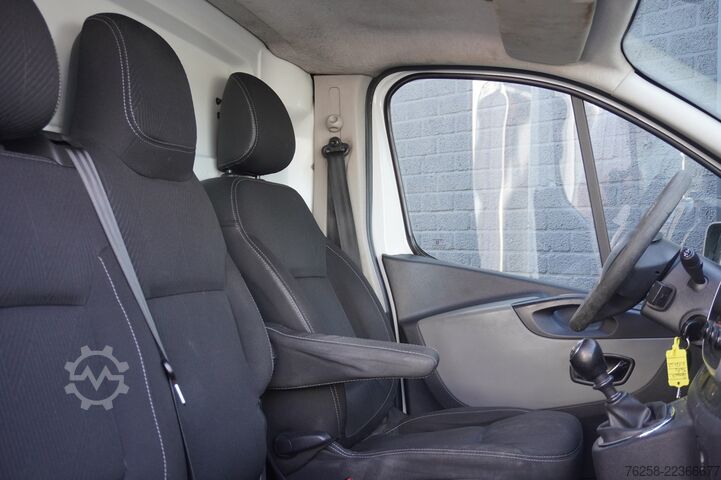 Delivery van Renault Trafic 1.6 dCi L2 - Airco - Navi - Cruise - €3...
