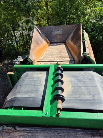 Screening plant McCloskey R-105