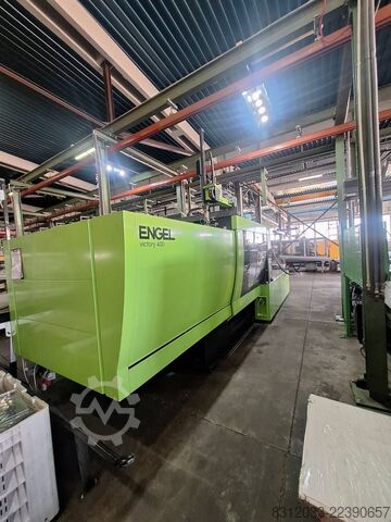 Injection molding machine ENGEL Victory 2460/400
