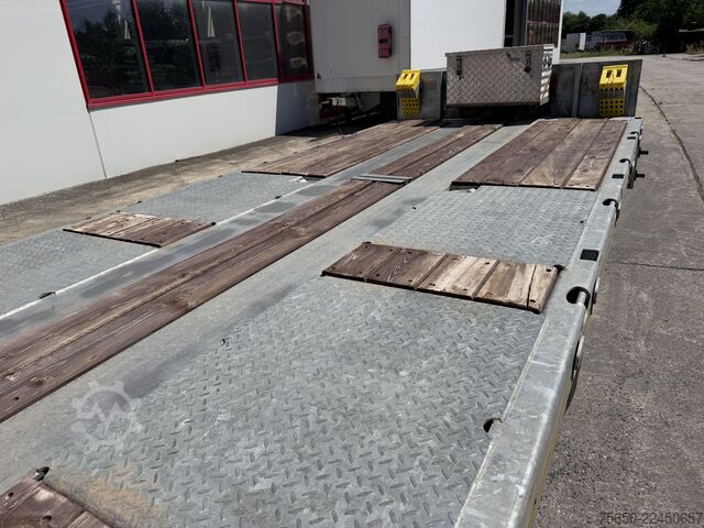 Low loader trailer Möslein TTA33 Schwebheim  31 t Tridemtieflader, neuwertig