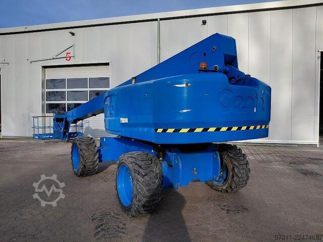 Teleskopbühne Genie S-85