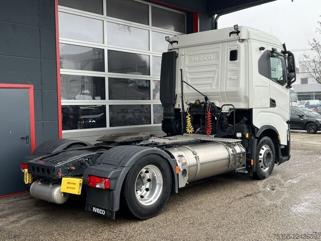 Standard tractor unit IVECO Stralis AS440S46T LNG ACC Intarder BSIS+Kamera