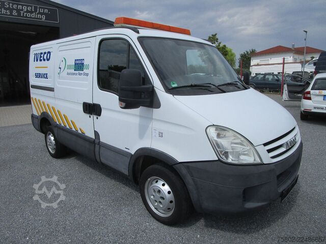 Panel van IVECO Daily 29L12V HPI 2.3 16V *3-Sitzer+AHK+Regale*