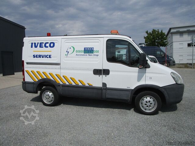 Panel van IVECO Daily 29L12V HPI 2.3 16V *3-Sitzer+AHK+Regale*