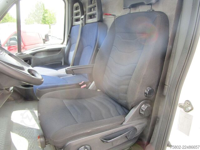 Panel van IVECO Daily 29L12V HPI 2.3 16V *3-Sitzer+AHK+Regale*