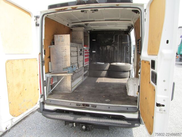 Panel van IVECO Daily 29L12V HPI 2.3 16V *3-Sitzer+AHK+Regale*