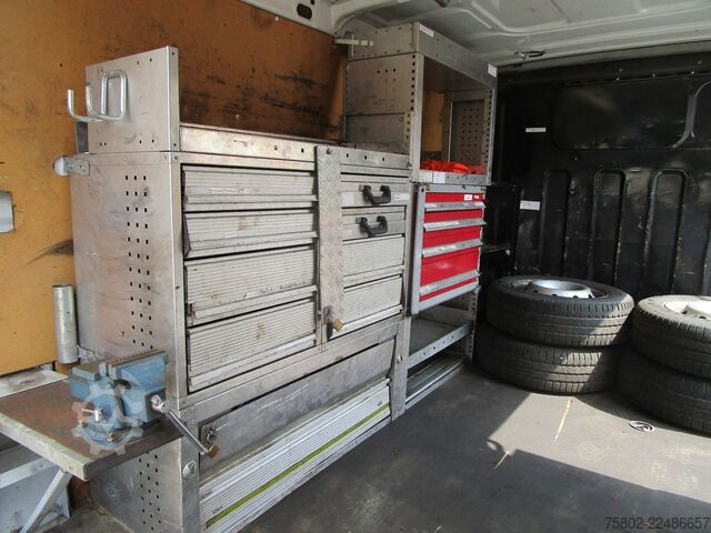 Panel van IVECO Daily 29L12V HPI 2.3 16V *3-Sitzer+AHK+Regale*