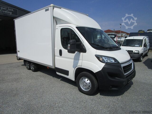 Box van PEUGEOT Boxer  2.0L 130PS*3-Achser+Türen+Rampe hinten*