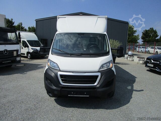 Box van PEUGEOT Boxer  2.0L 130PS*3-Achser+Türen+Rampe hinten*