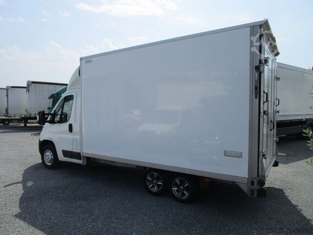 Box van PEUGEOT Boxer  2.0L 130PS*3-Achser+Türen+Rampe hinten*