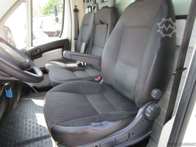 Box van PEUGEOT Boxer  2.0L 130PS*3-Achser+Türen+Rampe hinten*