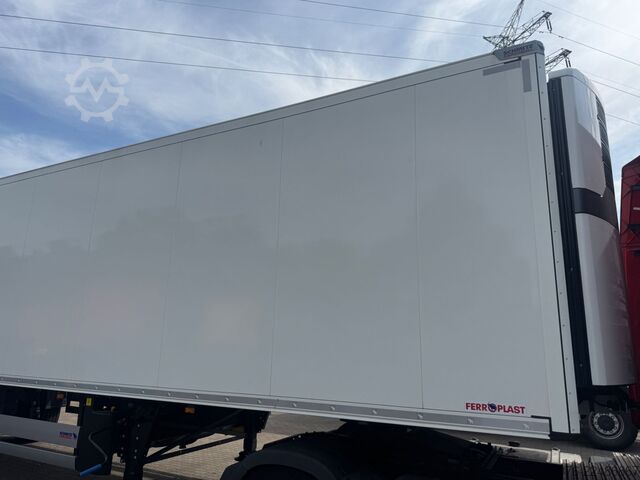 Reefer semitrailer SCHMITZ CARGOBULL SKO 20 City damaged