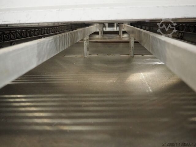 Thermoformer mit Etikettierer Multivac R 530