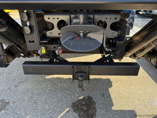 Beverage truck MERCEDES-BENZ ACTROS 2535 L Getränkekoffer 7,55 m LBW 2 T*LENK