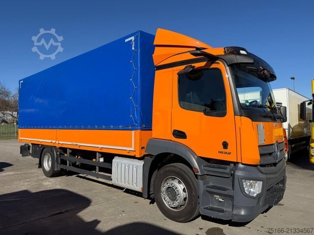 Flatbed truck MERCEDES-BENZ ACTROS 1832 L Pritsche/Plane 7,20 m LBW 1,5 T