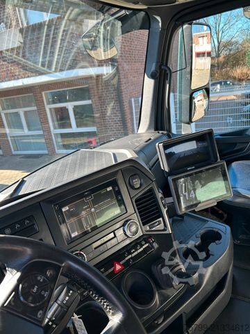 Truck mounted crane MERCEDES-BENZ 3253 + HIAB 302 Kran 8x2-4 HAD ALLRAD