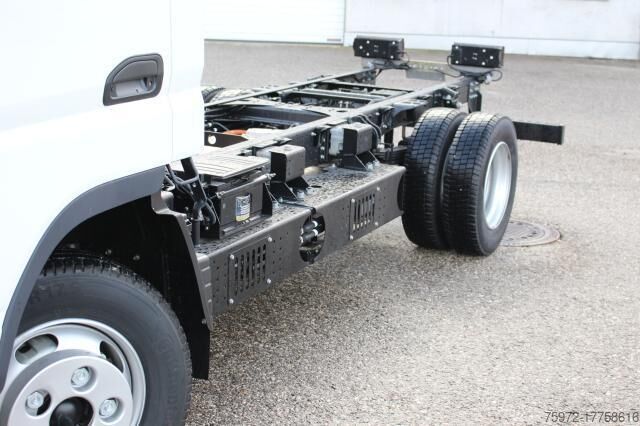 Wechselfahrgestell Transporter Mitsubishi Canter 4C15E