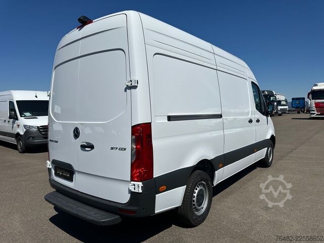 High top van MERCEDES-BENZ Sprinter 317 CDI KA/L2H2/3665/MBUX/NAVI/AUTOMATI