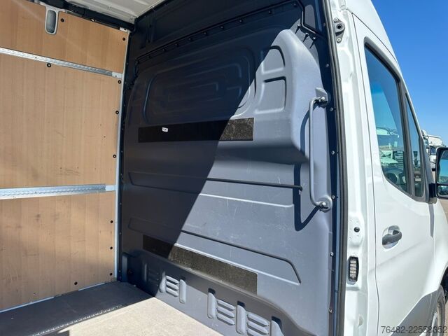 High top van MERCEDES-BENZ Sprinter 317 CDI KA/L2H2/3665/MBUX/NAVI/AUTOMATI