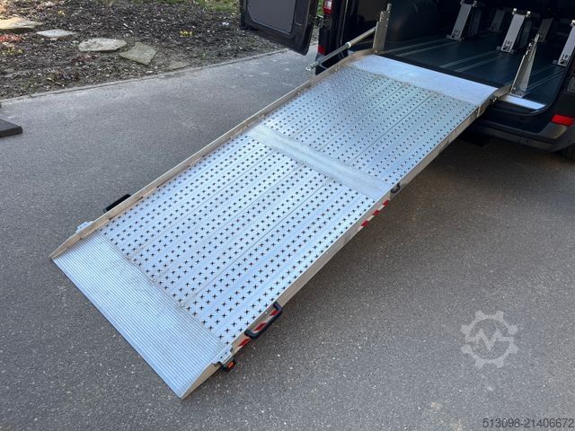 Minibus VOLKSWAGEN CRAFTER 2,0 TDI 9 SITZER KAMERA AHK KLIMA RAMPE