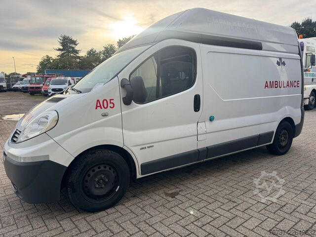 Rettungswagen Renault Trafic **BELGIAN ORIGINE-AIRCO**