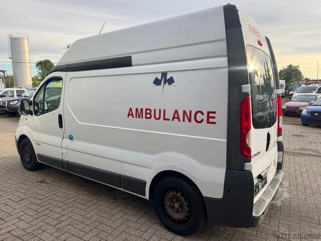 Rettungswagen Renault Trafic **BELGIAN ORIGINE-AIRCO**