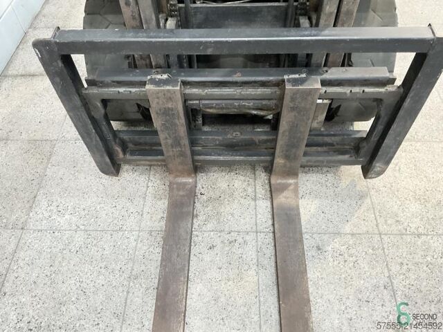 Forklift Caterpillar DP 25