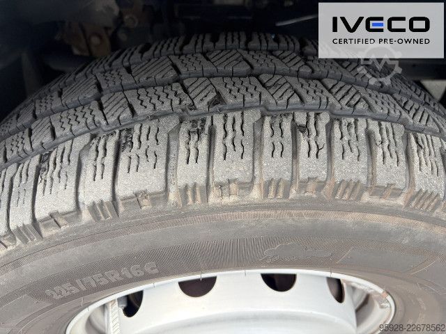 Transporter mit Koffer IVECO 70C18HA8/P