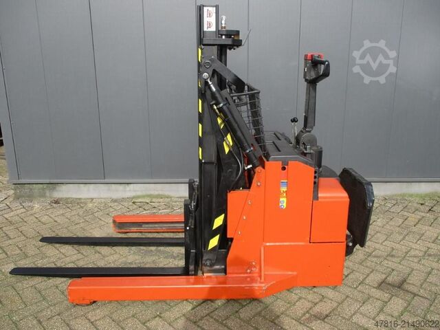 Hochhubwagen TOYOTA RWE120