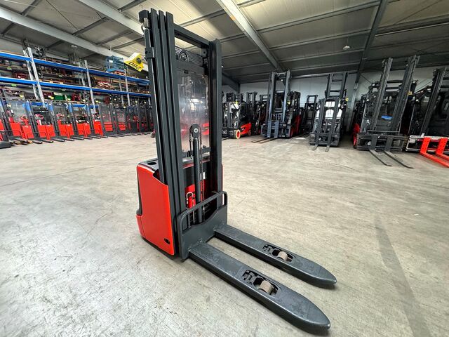 Hochhubwagen Linde L12 [ID: 410]