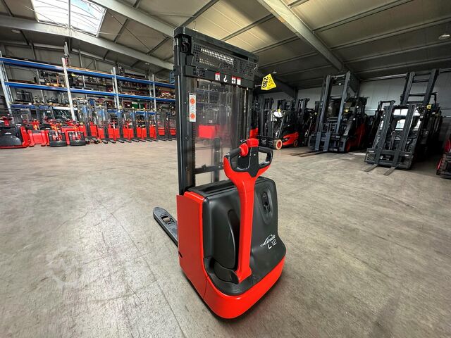 Hochhubwagen Linde L12 [ID: 410]