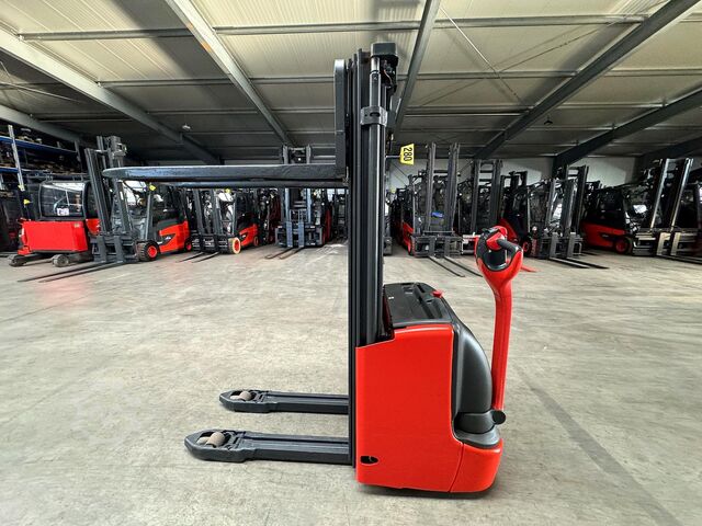 Hochhubwagen Linde L12 [ID: 410]