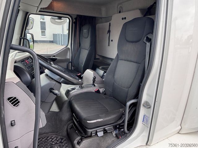 Flatbed truck with tarp DAF LF 320 Sleeper Cab Pritsche & Plane mit LBW E6