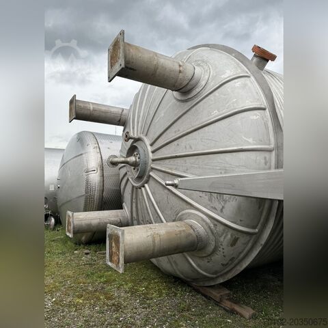 100,000 liter heatable/coolable tank made of V4A  K0102