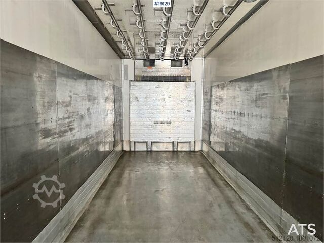 Refrigerated/freezer transport Krone Thermotrall w/ Meat Hanger.