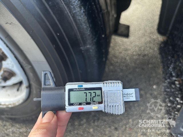 Auflieger mit Pritsche & Plane Schmitz Cargobull Semitrailer Curtainsider Mega