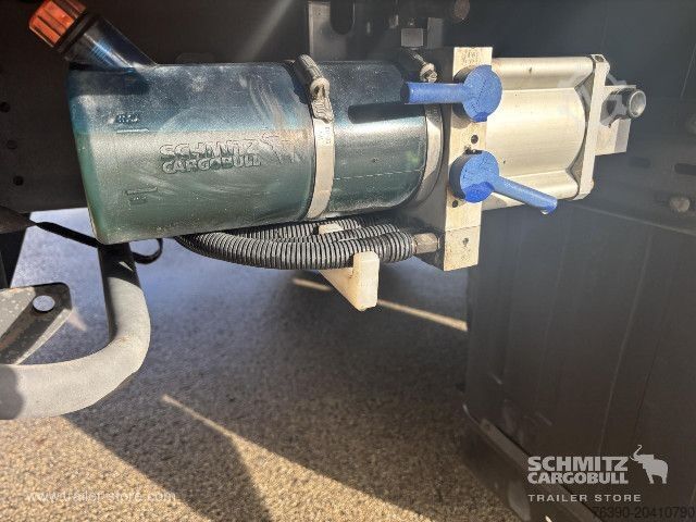 Auflieger mit Pritsche & Plane Schmitz Cargobull Semitrailer Curtainsider Mega