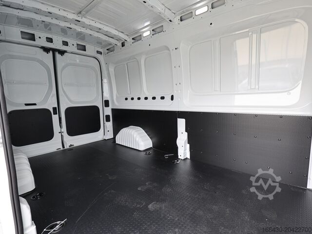 Minibus Maxus DELIVER 9