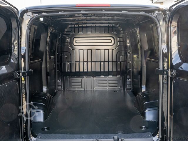 Kastenwagen Maxus eDELIVER 5 KA L1H1 64 kW/h Klima 360° LED PDC