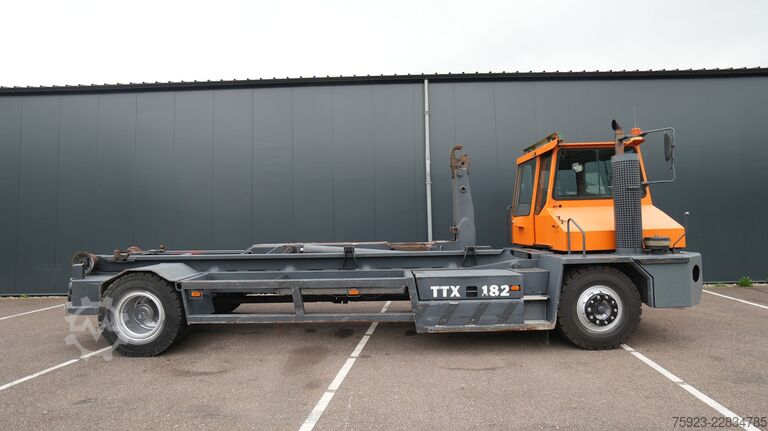 Hakenarmsystem Kalmar TTX182AL terminal truck container hook-arm syst...