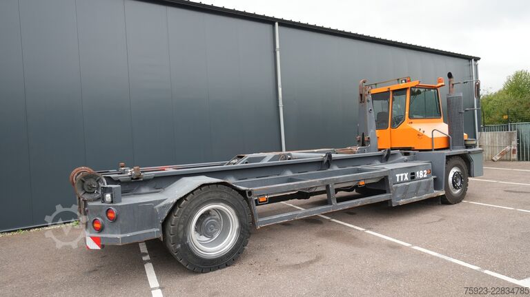 Hakenarmsystem Kalmar TTX182AL terminal truck container hook-arm syst...