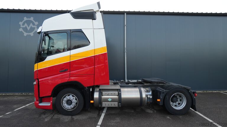 Standard-SZM Volvo FH 420 LNG Globetrotter tractor unit