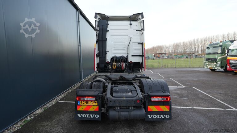 Standard-SZM Volvo FH 420 LNG Globetrotter tractor unit
