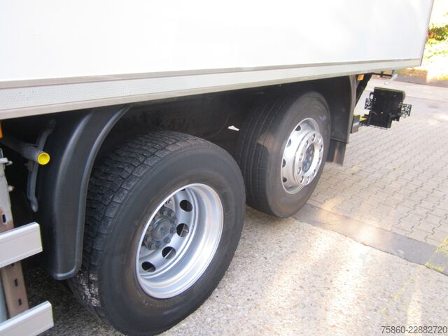 Truck with refrigerated box Mercedes-Benz 2542 Actros Tiefkühl 1. Hand Fernverkehr